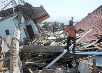 Girgizar Ƙasa Ta Kashe Mutane 54, Ta Raba Wasu 12,800 Da Gidajensu A Indonesia