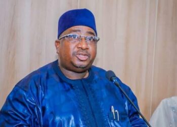 Gwamnan Kebbi Ya Miƙa Yara 5 Da Aka Ceto Daga Hannun Masu Safarar Mutane Ga Iyayensu