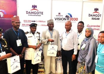 Taron MAN: Masu Masana’antu Sun Yi Wa Rumfar Dangote Dafifi Don Neman Bayanai Kan Hannayen Jarin Matatarsa