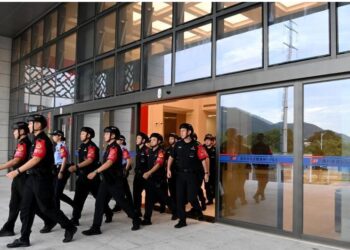 Xi Ya Bukaci ‘Yan Sandan Sin Su Ci Gaba Da Dukufa Ga Hidimta Wa Jama’a Tare Da Sauke Nauyi Da Nuna Sadaukarwa