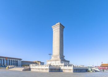 Xi Zai Aza Kwandon Furannin Karrama ‘Yan Mazan Jiya Albarkacin Ranar Jaruman Kasa