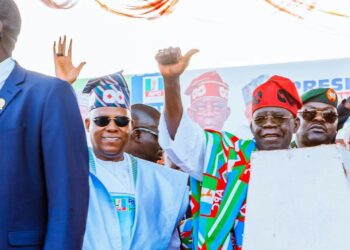 Nijeriya An Yi Wa Tinubu Ihun “Ba Ma Yi” A Taron Ƙaddamar Da Yaƙin Neman Zaɓen APC A Kaduna